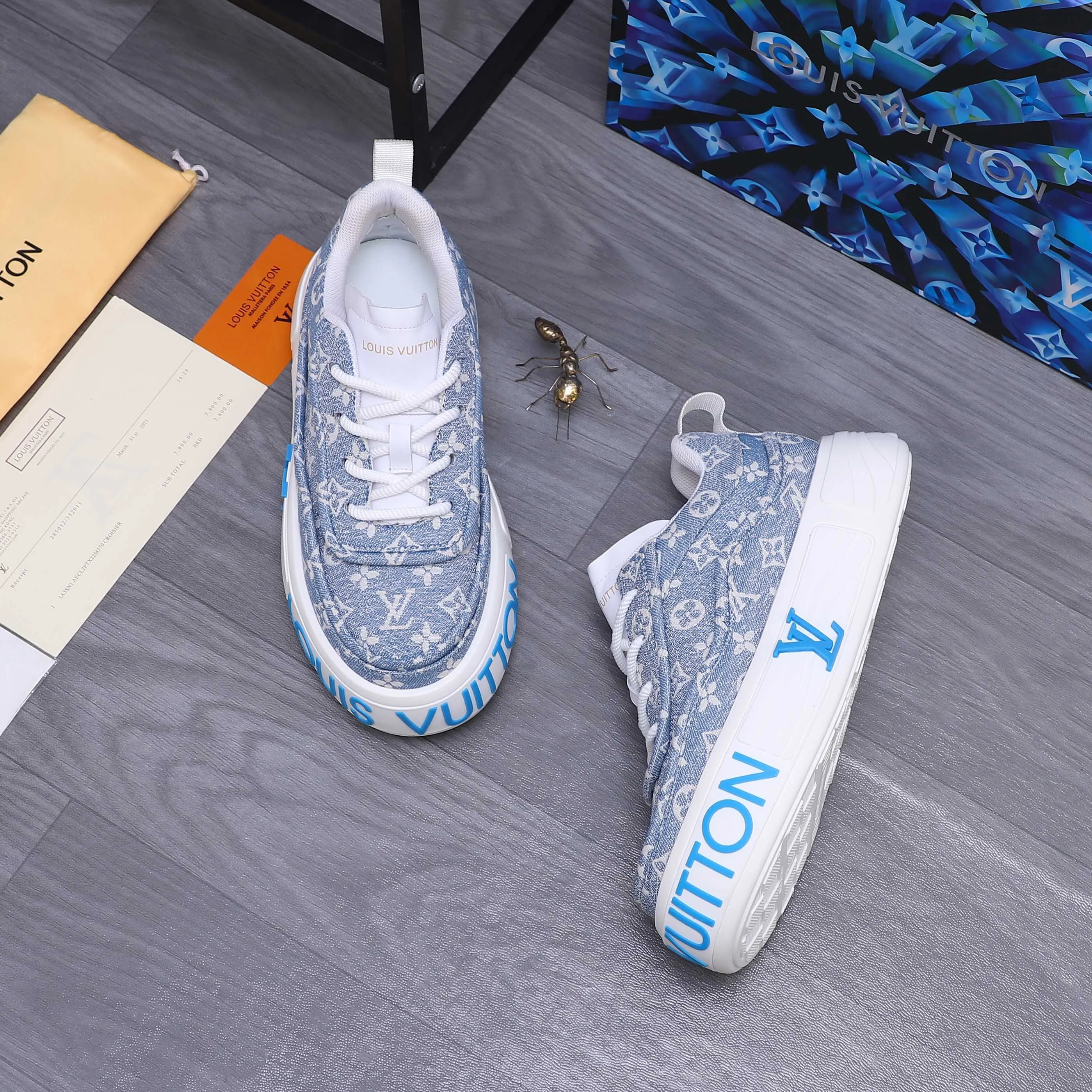 Men's shoes 💰560 Product trademark: LV [Louis Vuitton] casual shoes, regular size. Size: 38-46 (38.45.46 is custom-made and non-returnable) Product materials: Selected breathable denim woven upper, cowhide insole, mesh lining, original outsole